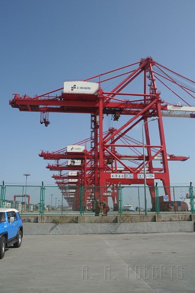 shsh13.jpg - There's a huge cargo facility back on the mainland near where you take the ferry to Shanse.